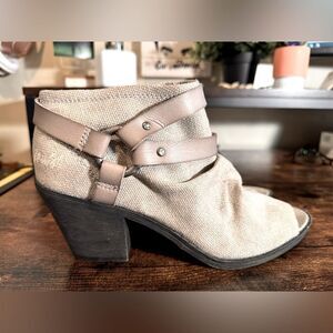 Blowfish nwob booties size 8‎